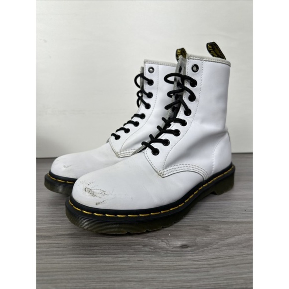 Dr. Doc Martens Boots 1460 Combat Women 8 White Leather Lace 8-Eyelet Goth Punk‎